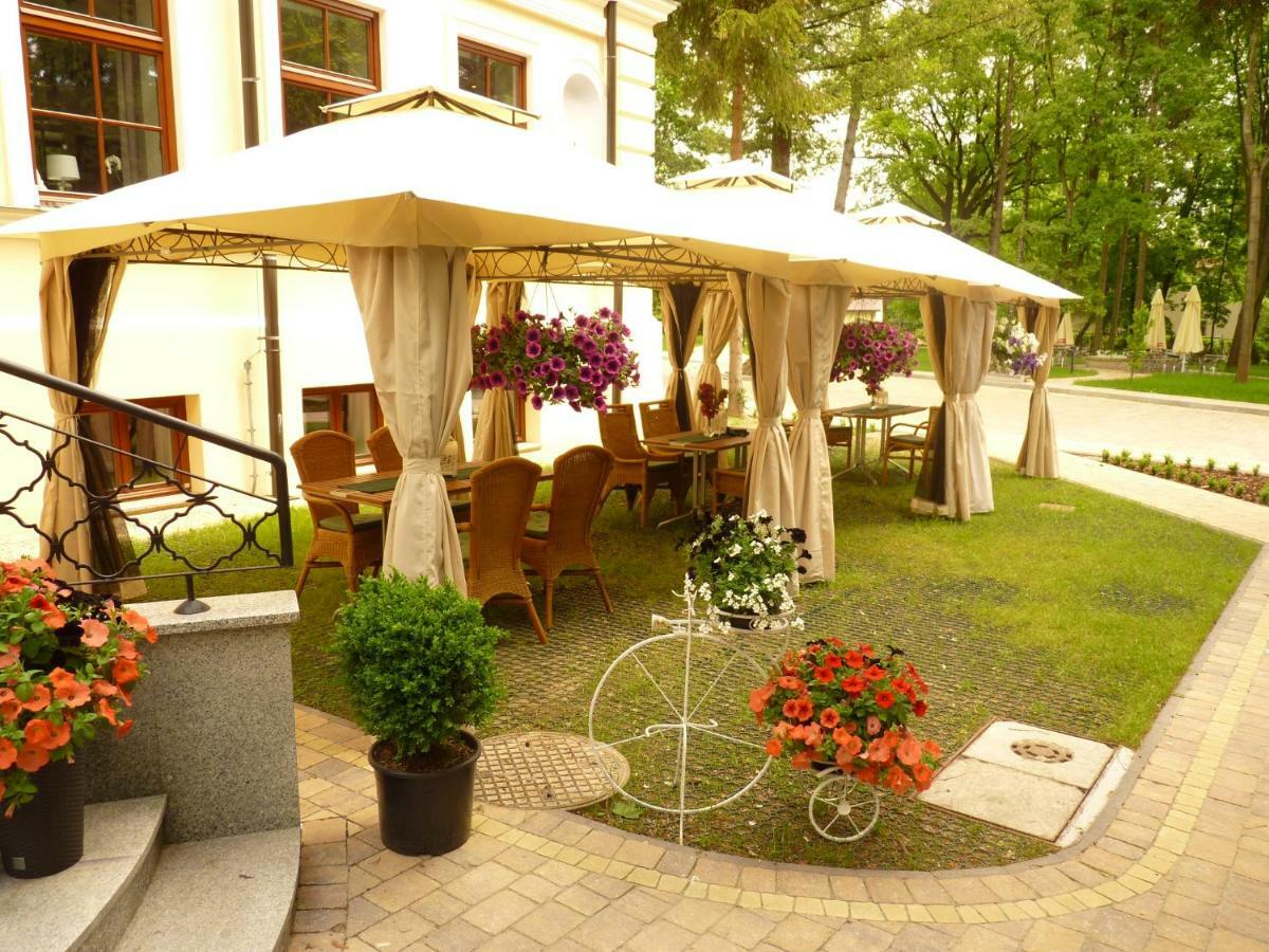 Willa Filiks Restauracja & Pokoje Naleczow Exterior photo